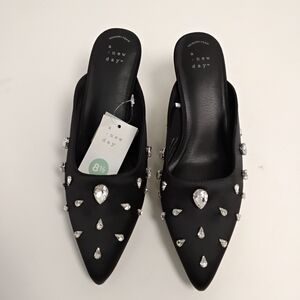 Womens Black Heels with Crystal Embellishments Size 8 1/2 #432